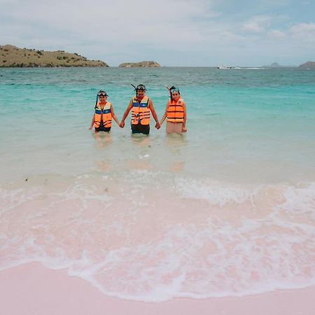 Komodoku One Love Homestay And Tour Labuan Bajo Εξωτερικό φωτογραφία