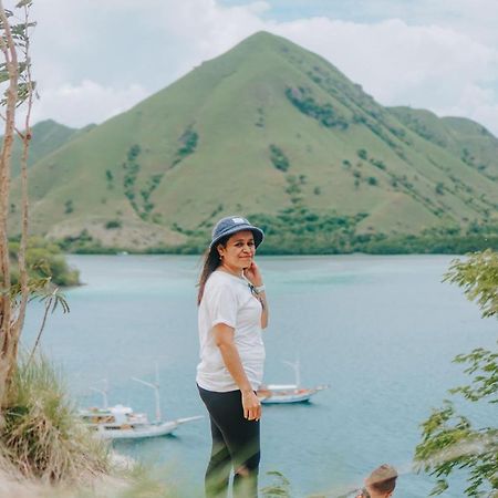 Komodoku One Love Homestay And Tour Labuan Bajo Εξωτερικό φωτογραφία