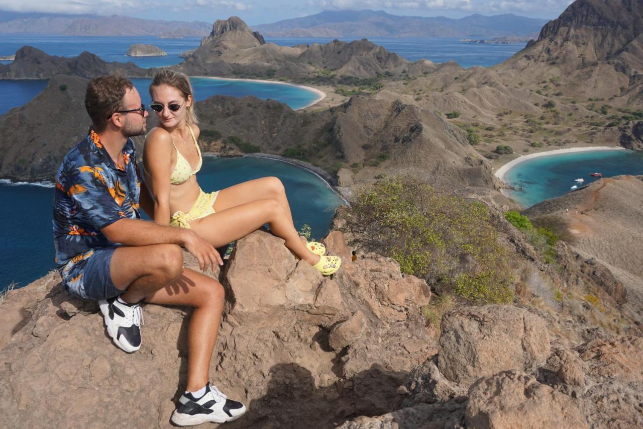 Komodoku One Love Homestay And Tour Labuan Bajo Εξωτερικό φωτογραφία