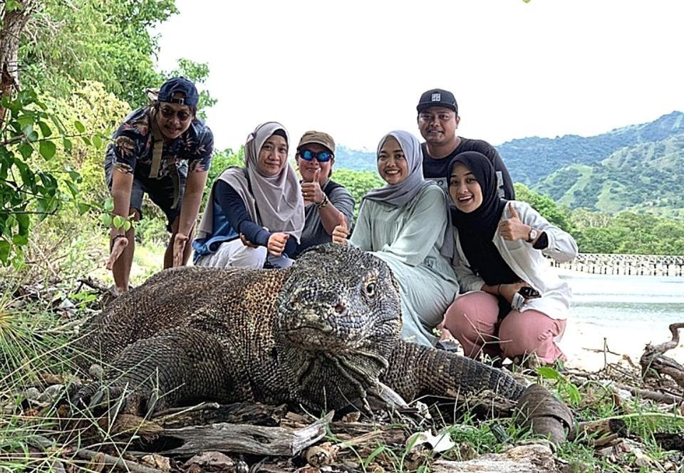 Komodoku One Love Homestay And Tour Labuan Bajo Εξωτερικό φωτογραφία