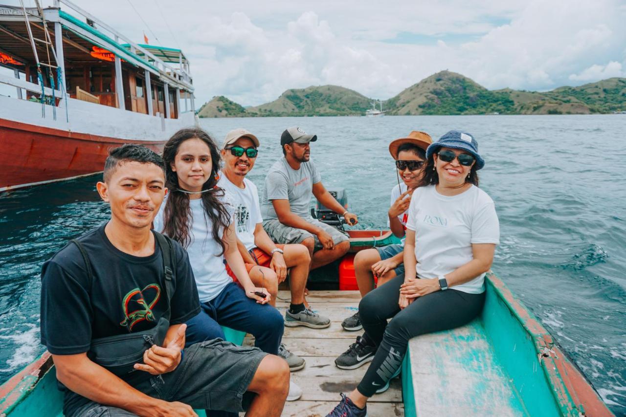 Komodoku One Love Homestay And Tour Labuan Bajo Εξωτερικό φωτογραφία