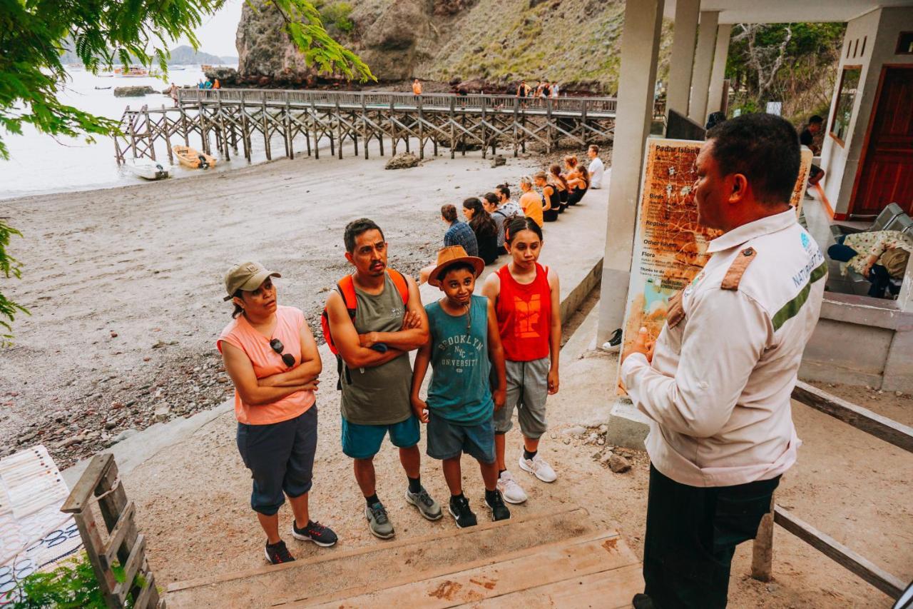 Komodoku One Love Homestay And Tour Labuan Bajo Εξωτερικό φωτογραφία