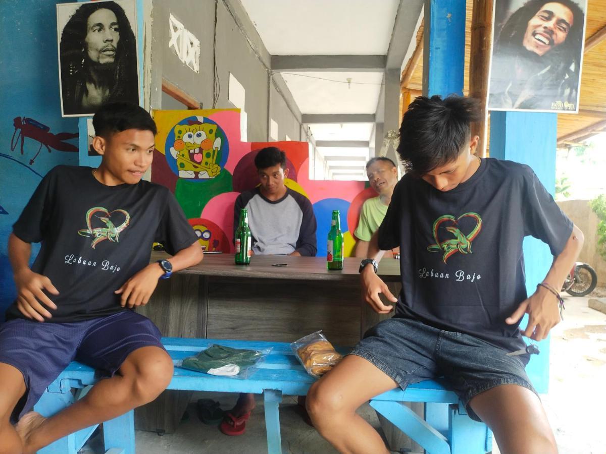 Komodoku One Love Homestay And Tour Labuan Bajo Εξωτερικό φωτογραφία