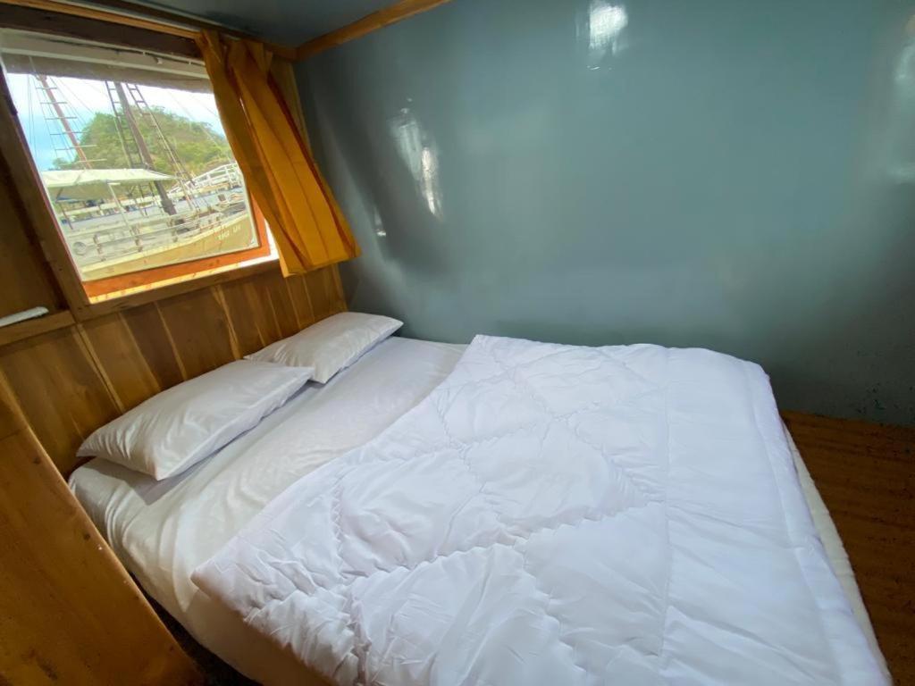 Komodoku One Love Homestay And Tour Labuan Bajo Εξωτερικό φωτογραφία