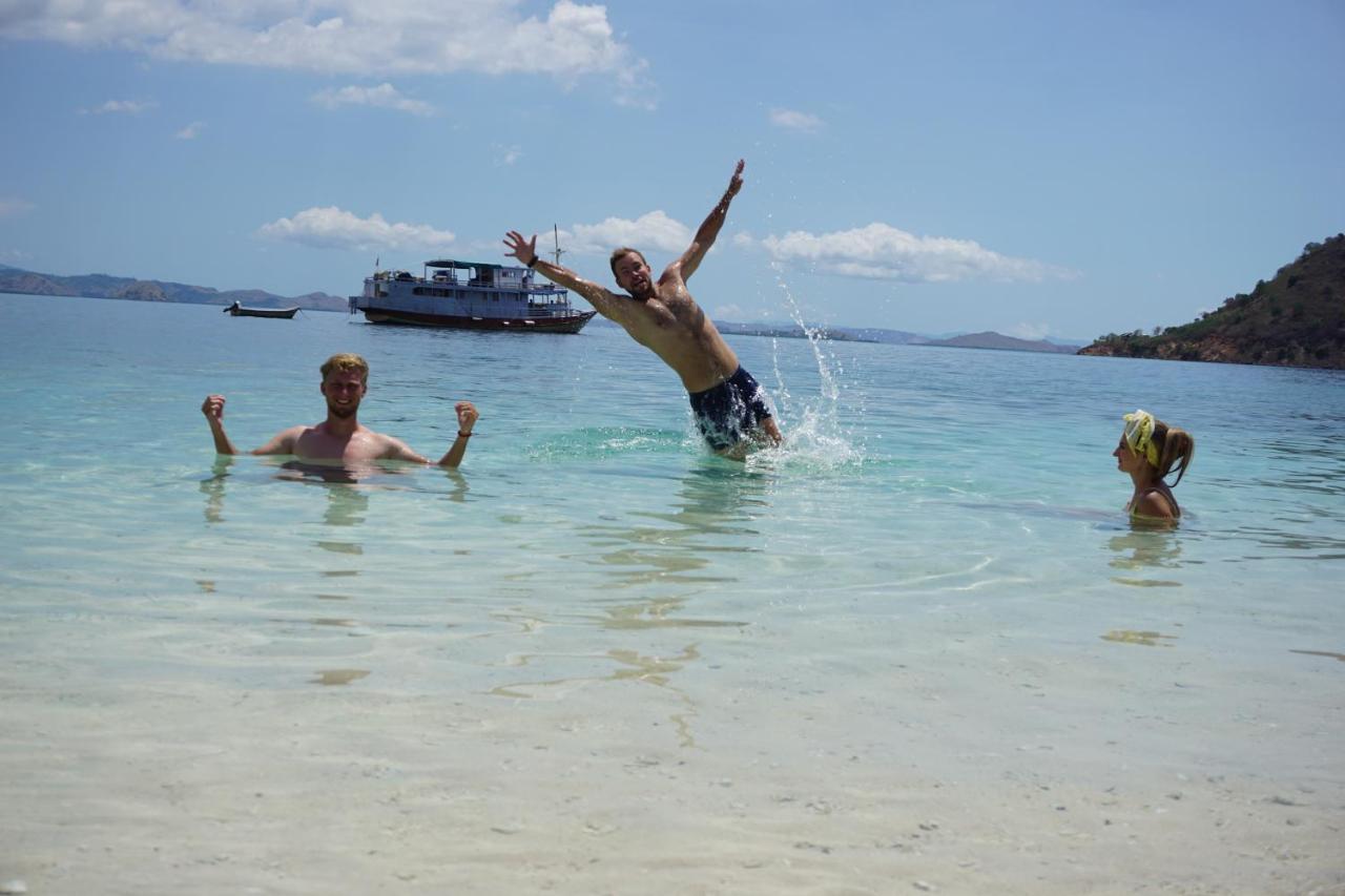 Komodoku One Love Homestay And Tour Labuan Bajo Εξωτερικό φωτογραφία