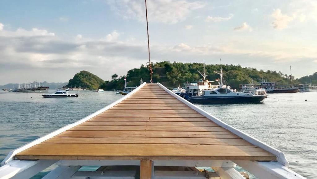 Komodoku One Love Homestay And Tour Labuan Bajo Εξωτερικό φωτογραφία