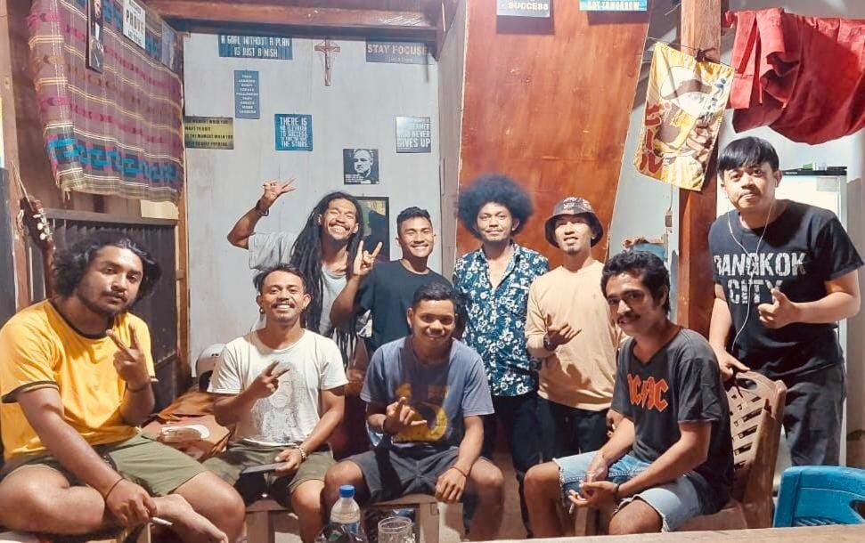 Komodoku One Love Homestay And Tour Labuan Bajo Εξωτερικό φωτογραφία