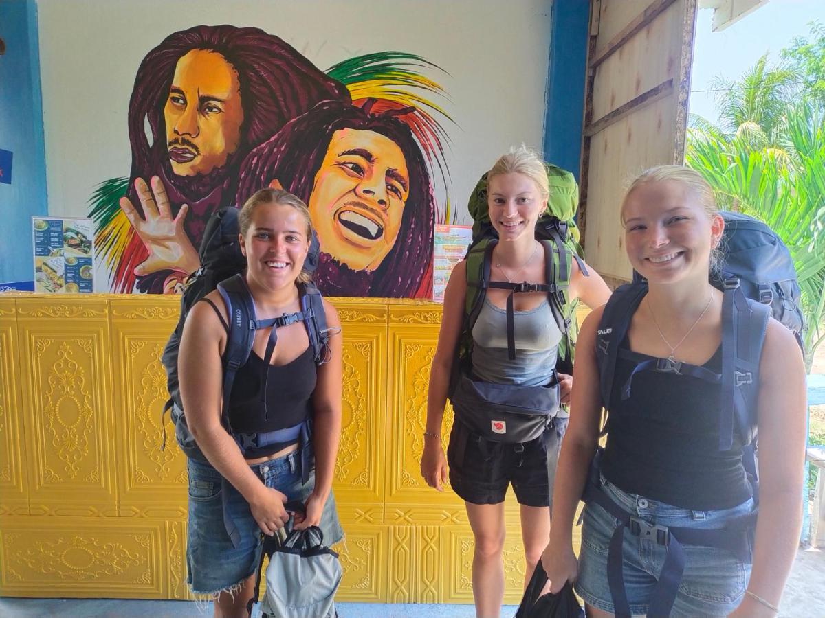 Komodoku One Love Homestay And Tour Labuan Bajo Εξωτερικό φωτογραφία