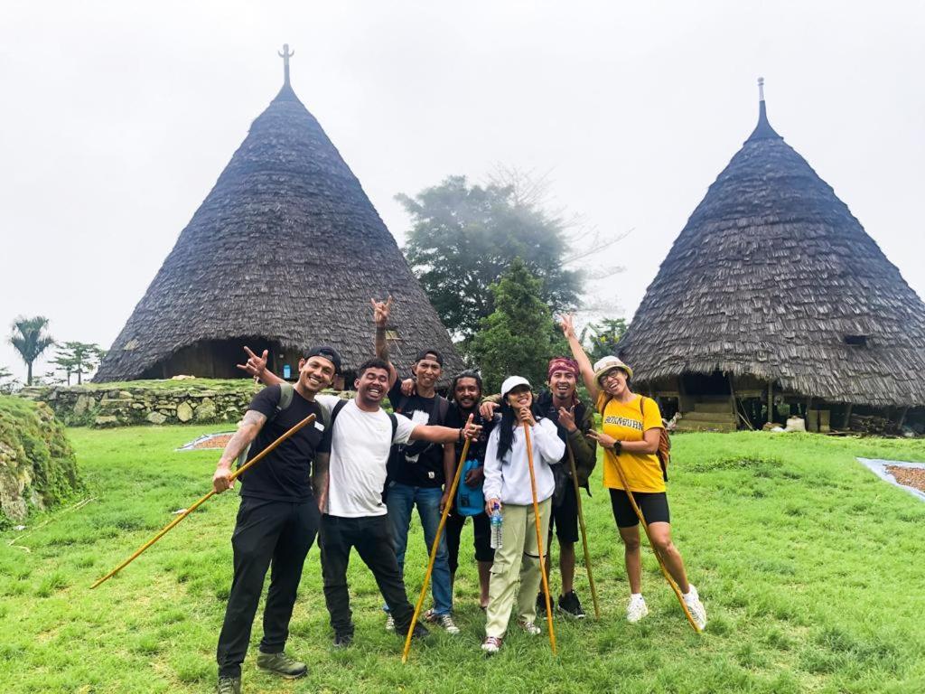 Komodoku One Love Homestay And Tour Labuan Bajo Εξωτερικό φωτογραφία