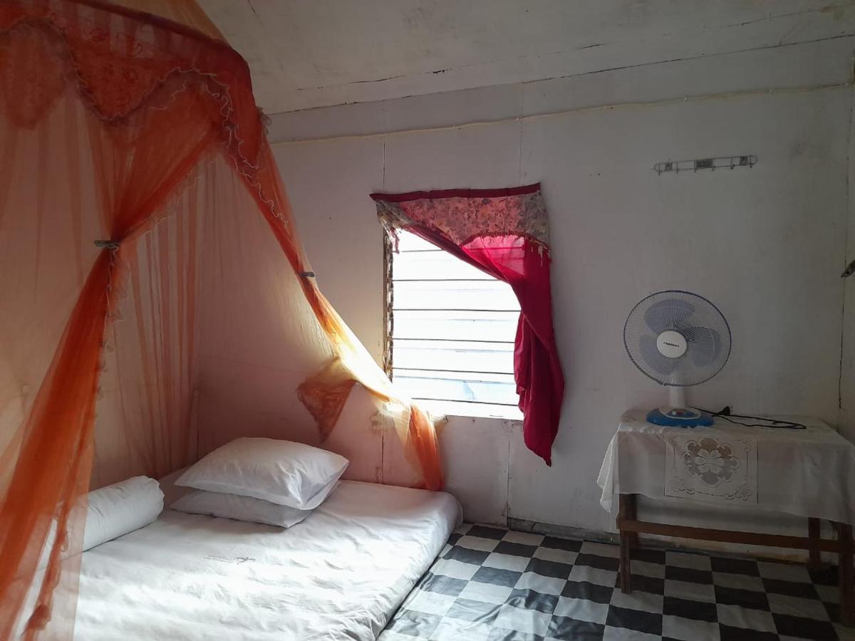 Komodoku One Love Homestay And Tour Labuan Bajo Εξωτερικό φωτογραφία