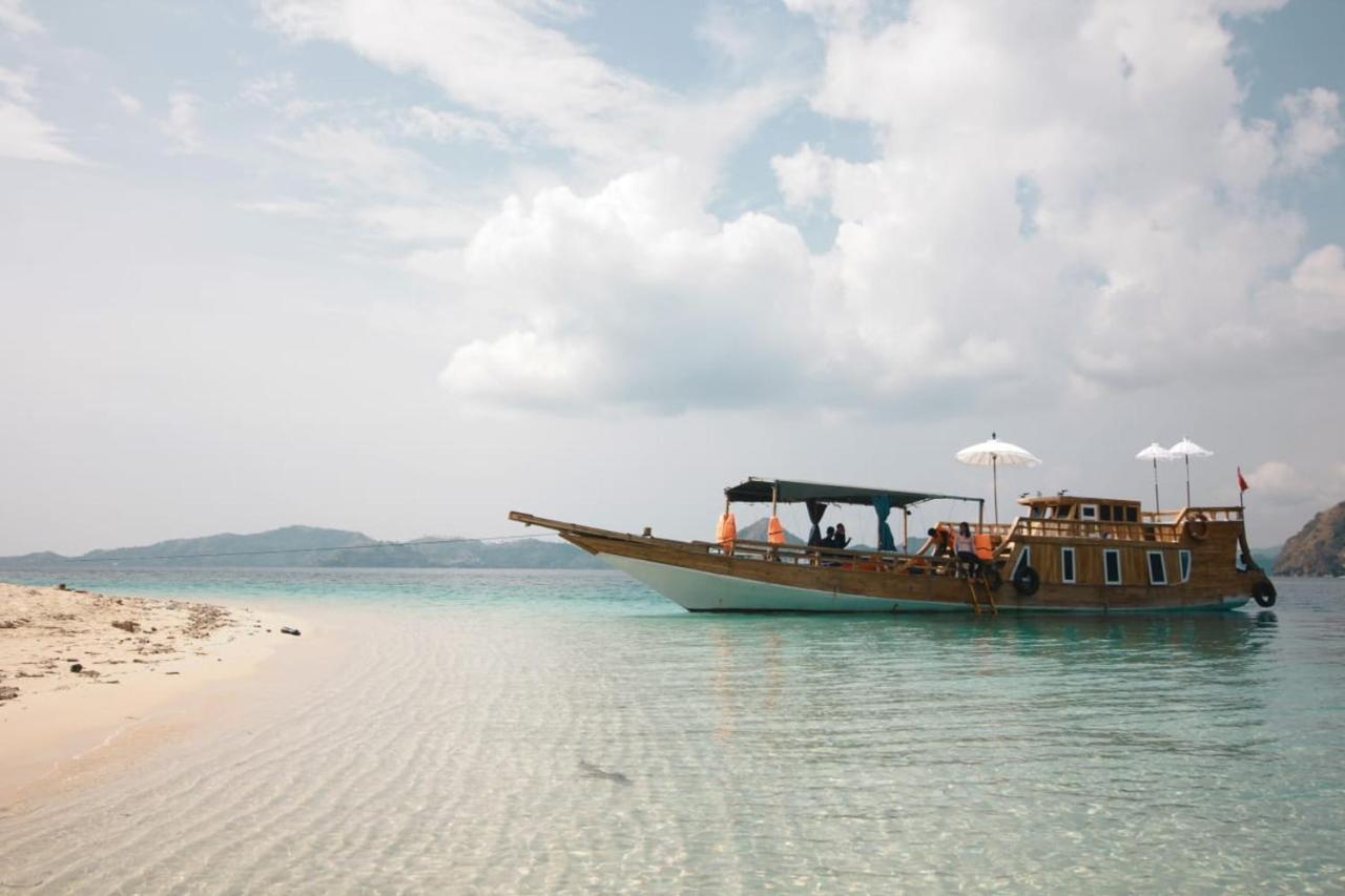 Komodoku One Love Homestay And Tour Labuan Bajo Εξωτερικό φωτογραφία