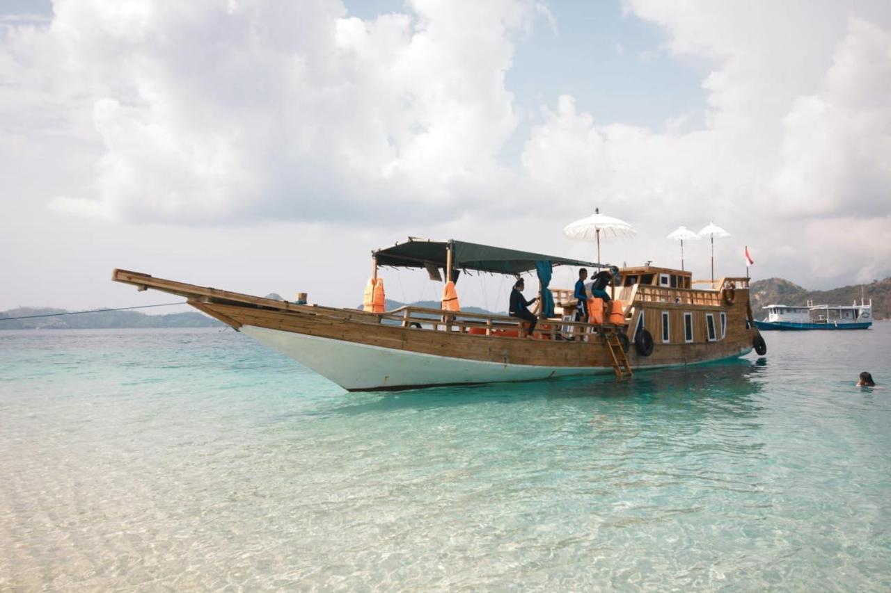 Komodoku One Love Homestay And Tour Labuan Bajo Εξωτερικό φωτογραφία