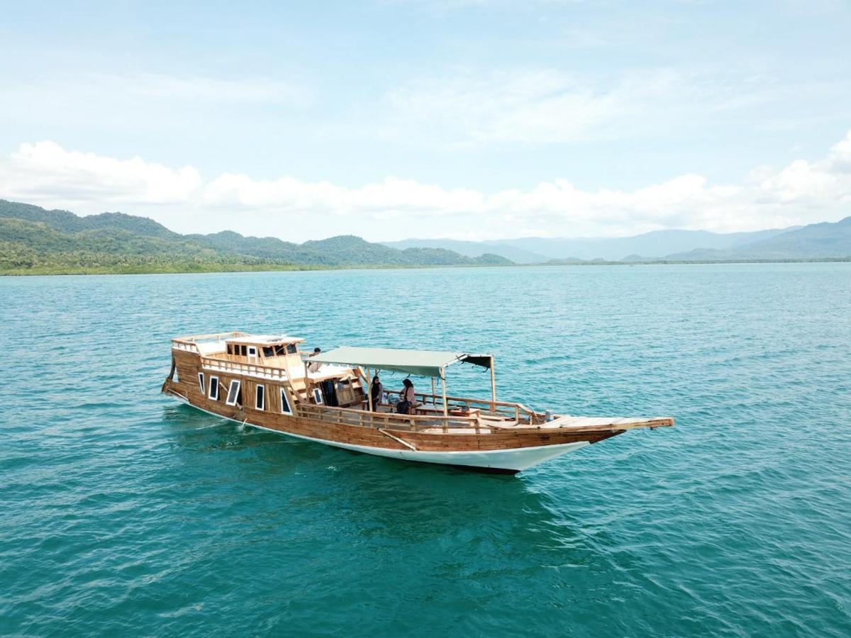 Komodoku One Love Homestay And Tour Labuan Bajo Εξωτερικό φωτογραφία