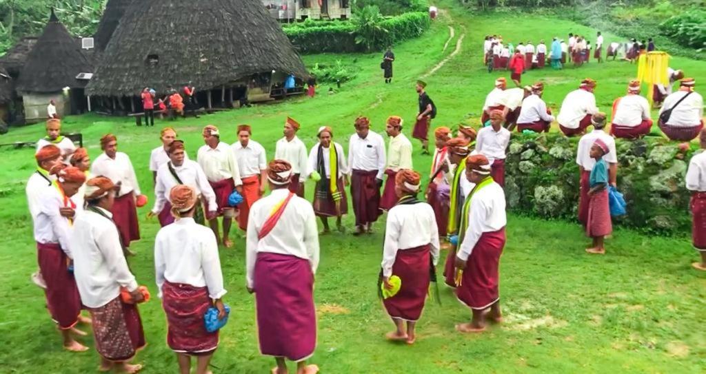Komodoku One Love Homestay And Tour Labuan Bajo Εξωτερικό φωτογραφία